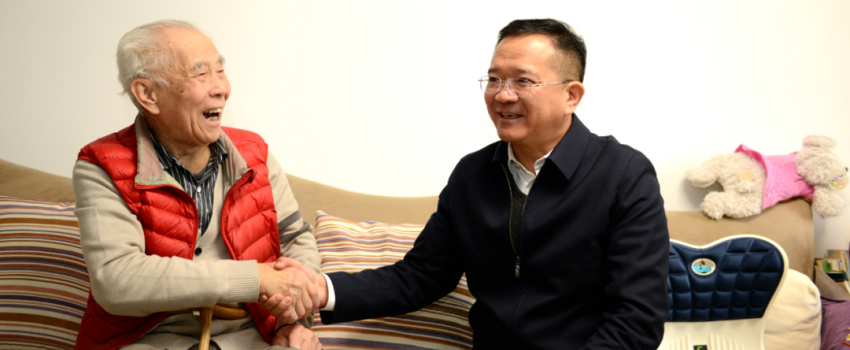 中国乐凯党委领导看望慰问乐凯老领导、老专家、老干部和生活困难职工